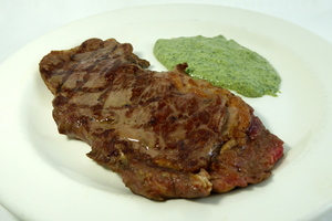 Grilled entrecôte with spinach muslin 