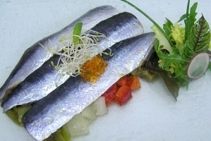 Sardines marinated with ginger and escalibada (grilled vegetable salad) 