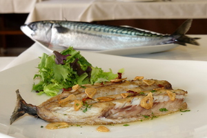 Grilled mackerel with salad