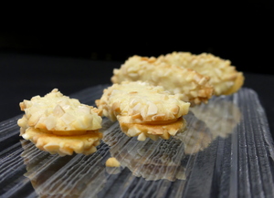 Almond and praliné cookies