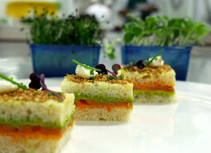 Mini sandwich with pesto and smoked salmon