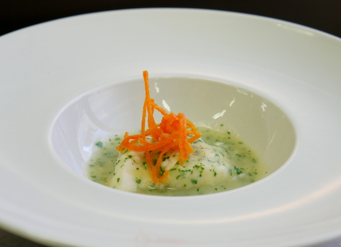 Hake with green leek and Derio spinach and carrot chips (TAPA)
