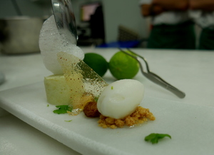 Lima en texturas, crema de cilantro, tequila, cayena y sorbete de lichi