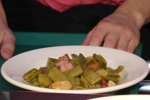 Vainas con patatas y huevo