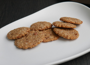 Crunchy cashew nut cookies