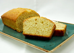 Yogurt spongecake with golden flax flour