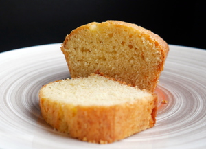 Yogurt spongecake with hemp flour