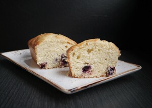 Yogurt and cramberry spongecake