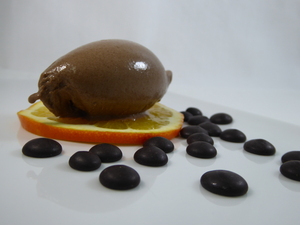 Helado de chocolate amargo y naranja