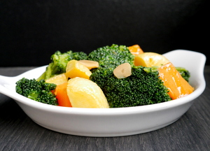 Broccoli with pumpkin and garlic oil