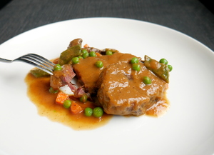 Veal cheeks stew seasoned with Pedro Ximénez and vegetables 