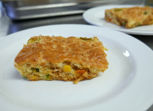 Tarta de pollo vegetal con aceitunas