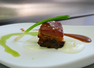 Glazed flank steak with green bean juice