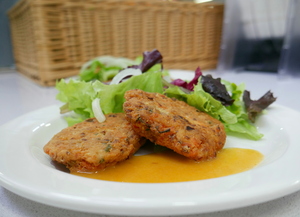 Carrots and oatmeal burgers with salad