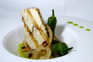 Grilled tuna with Gernika green peppers