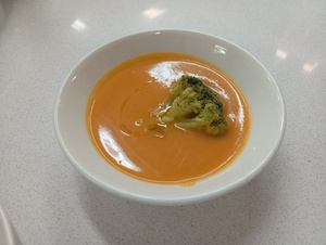 Guarnicion Brécol con crema de calabaza y refrito de tomate seco
