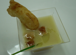 Red onion and cheese soup with tempura and bread