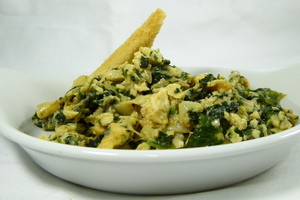 Scrambled eggs with asparagus and spinach