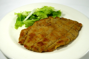 Escalope de ternera a la plancha con ensalada de lechuga