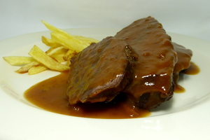 Veal cheeks stew seasoned with Pedro Ximénez and garnished with potatoes