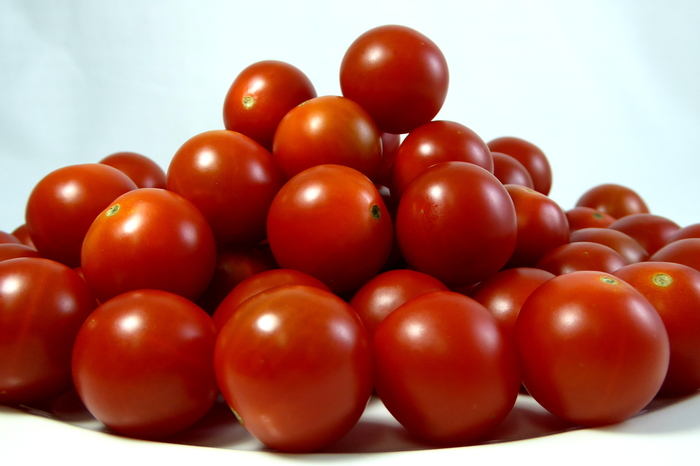 Cherry tomatea