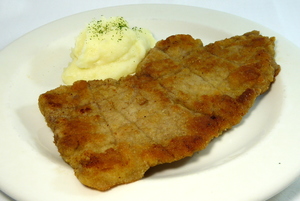 Grilled veal escalope with mashed potato