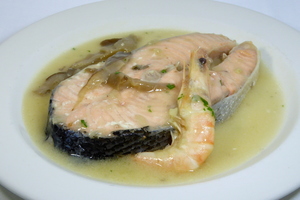 Salmon with mushrooms and prawns