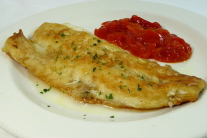 Lubineta a la plancha con pimientos rojos