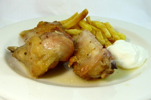 Fried chicken seasoned with garlic