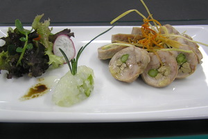 Ensalada de codorniz rellena de foie