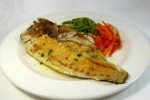 Dorada a la plancha con juliana de verduras