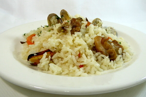 Rice with rabbit, clams and mussels