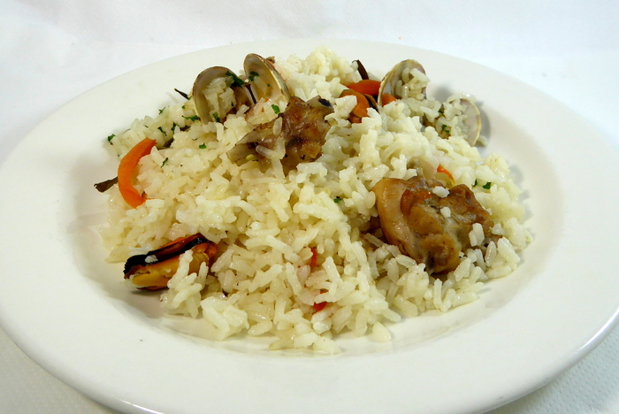 Rice with rabbit, clams and mussels