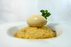 Sagarrezko crumble-a bainilla izozkiarekin