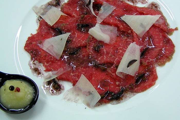 Veal tenderloin carpaccio with quince jelly, cheese flakes and vinaigrette