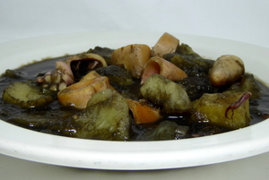 Potatoes stewed with squid in their own ink
