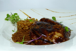 Glazed veal sweetbreads with coffee, bitter cocoa and mote wheat