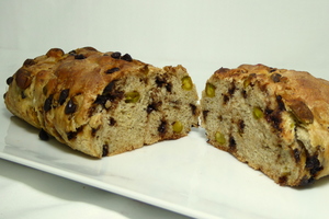 Chocolate, pistachios and cinnamon bread