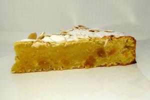 Almond sponge cake with orange