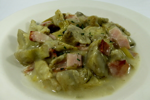 Alcachofas con bacon y salsa verde