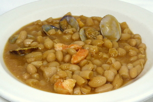 Alubias blancas con langostinos y mejillones