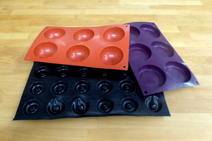 Non-stick silicone baking molds 