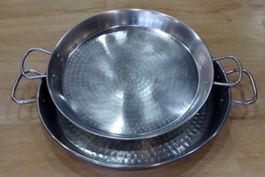 Paella pan