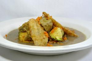 Panaché of battered vegetables with champignon mushroom sauce