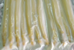 Vacuum-packed white asparagus 