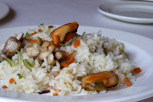 Arroz con pollo y mejillones