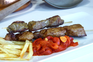 Brochetas de cerdo con patatas