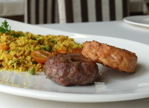 Burgers with couscous and vegetables