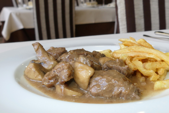 Veal ragout with mustard and potatoes