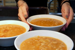 White bean stew with dried red peppers 